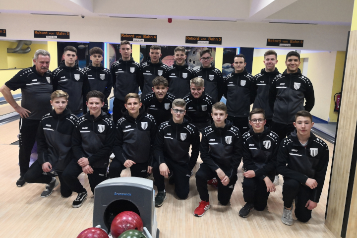 B-Junioren gehen zum Jahresabschluss bowlen