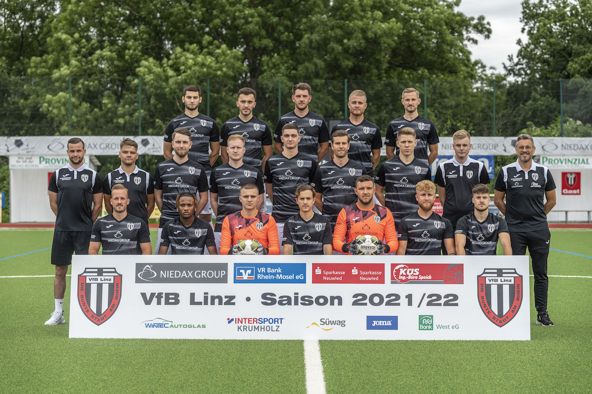 Mannschaftsfoto der 1. Mannschaft des VfB Linz in der Saison 2021/2022